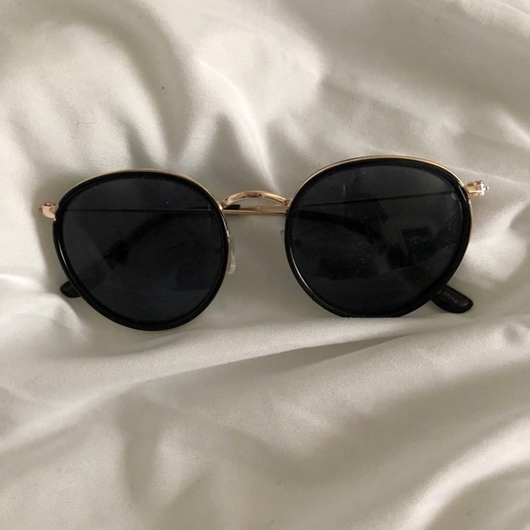 Urban Outfitters Accessories - Urban Outfitters Round Sunglasses